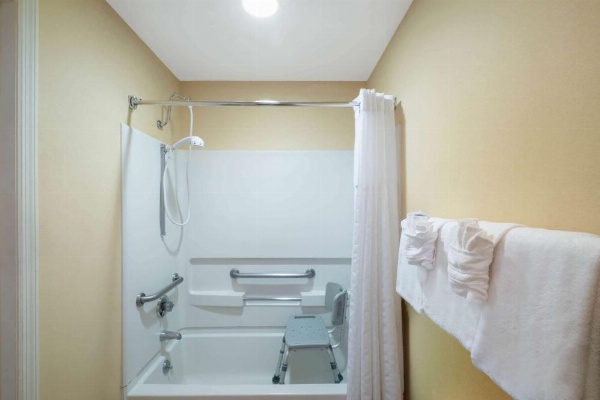 Baymont by Wyndham Knoxville/Cedar Bluff image 12