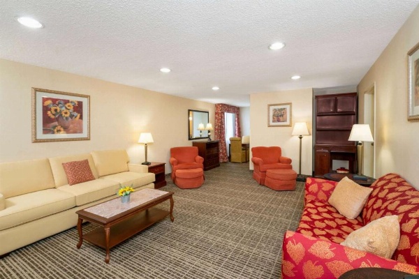 Baymont by Wyndham Knoxville/Cedar Bluff image 13